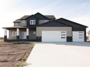 1016 Mulberry Ln, West Fargo, ND 58078