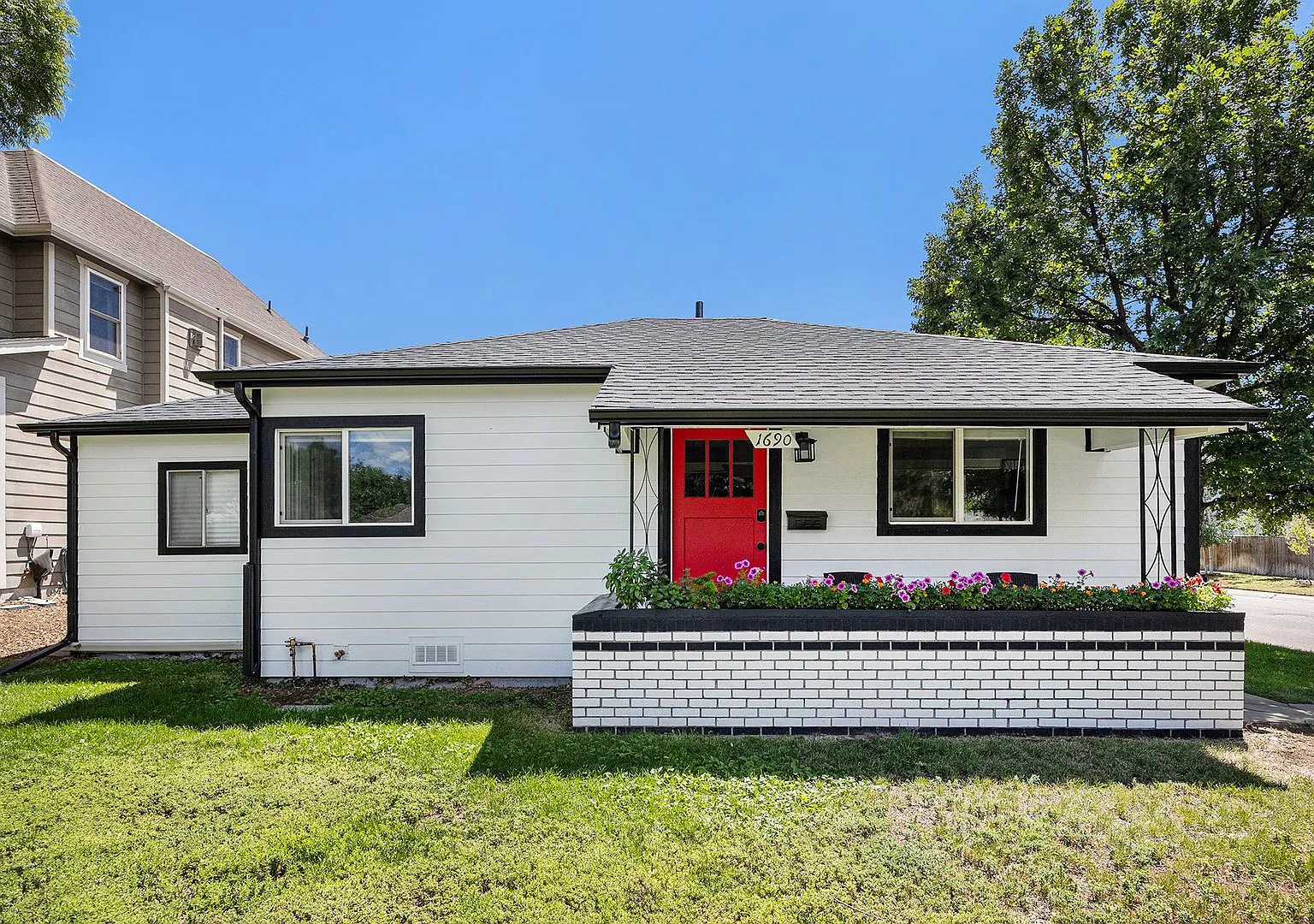 Charming 2bed/1.5bath Bungalow near Wash Park — Photo 1