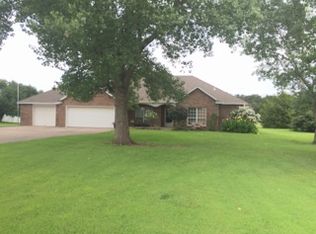 18 Silver Meadow Ln, Enid, OK 73703