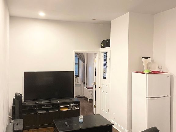 2nd image of 247 E 77th St #1DD