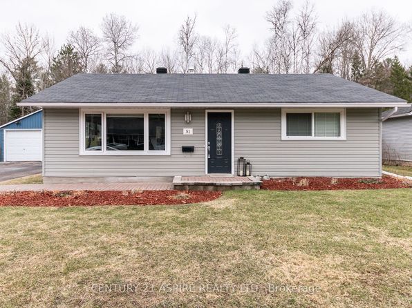 51 Beach Ave, Deep River, ON K0J 1P0