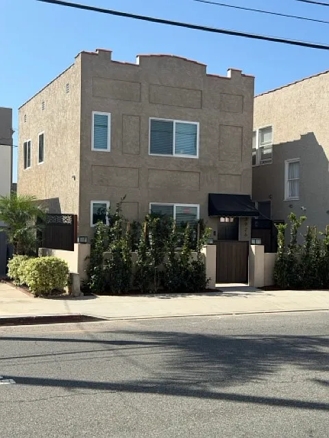 2 bed, 2.5 bath, 1200 sqft, $4,200 — Photo 1