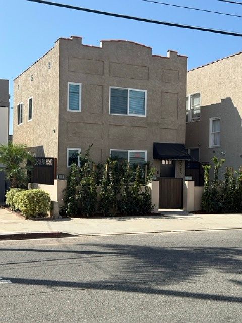 1st image of 3926 E Broadway