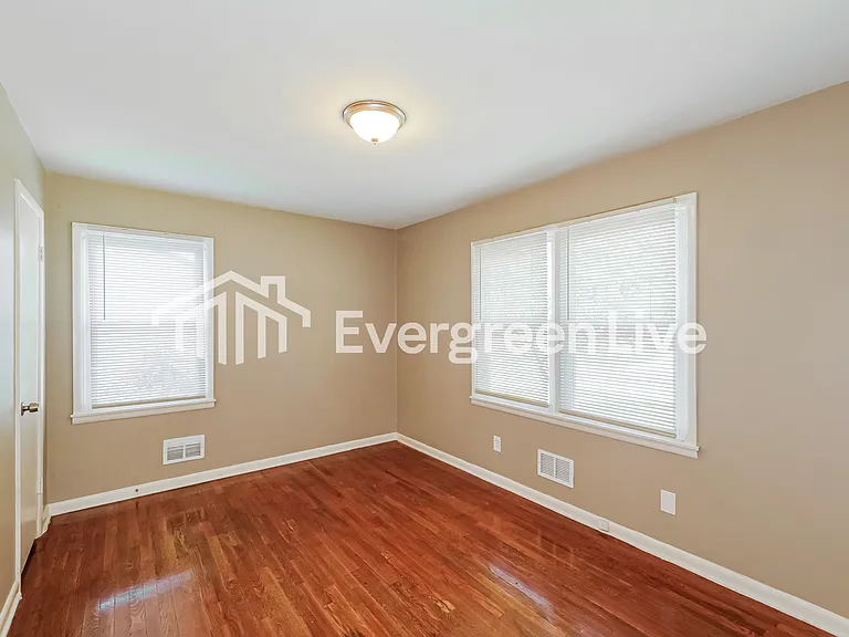 8815 Kentucky Ave — Photo 15