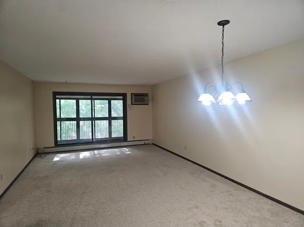 1855 Silver Bell Rd APT 314, Eagan, MN 55122