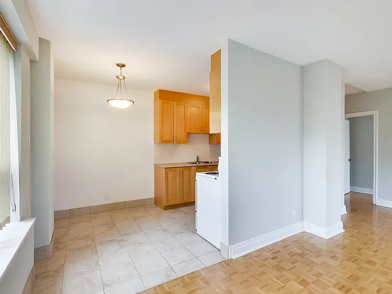 2100 Bathurst St #308 — Photo 61