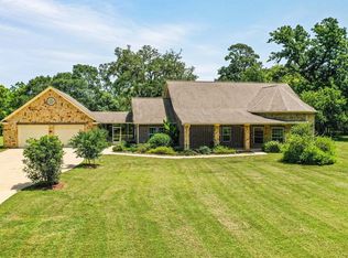 711 Pony Trl, Angleton, TX 77515