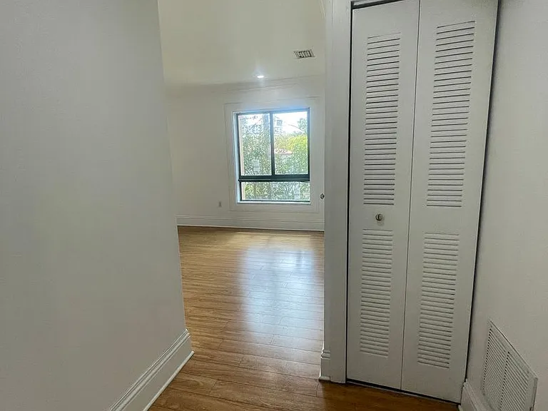 230 Calabria Ave — Photo 23