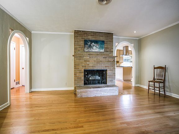 2nd image of 8450 San Leandro Dr