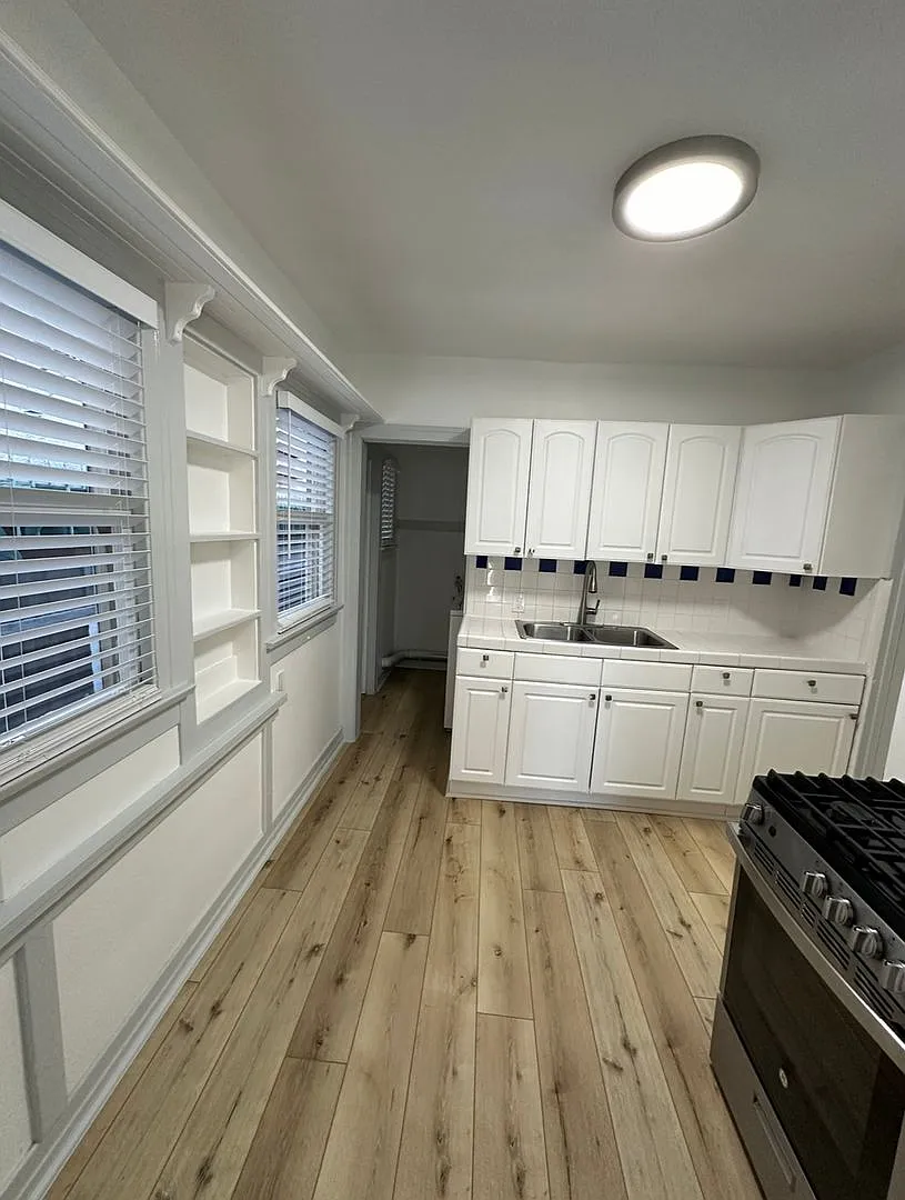 1631 E Florida St — Photo 2