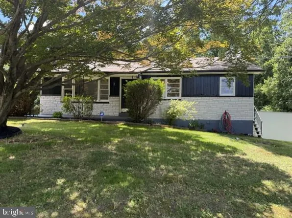 864 Chestnut St, Douglassville, PA 19518