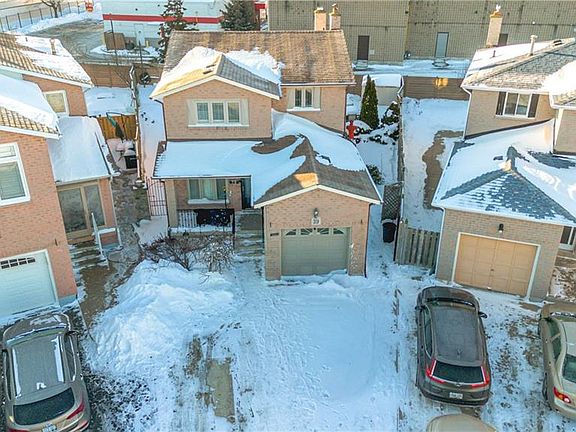 3rd image of 39 Regis Ct