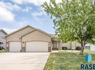 2400 Ivy Cir, Tea, SD 57064
