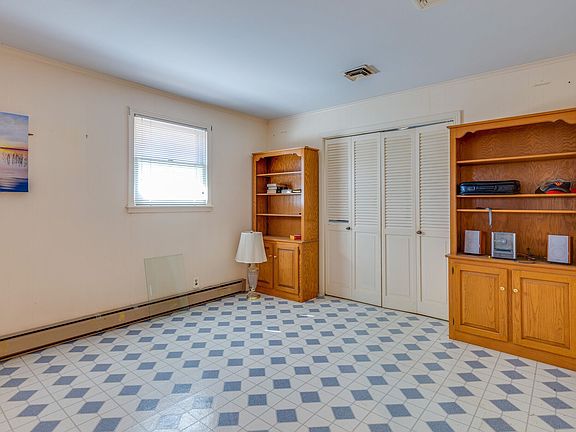 5th image of 2933 Donna Hill Dr