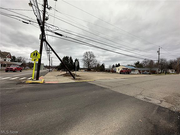 4th image of 821 Highland Ave