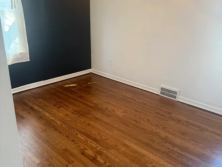 375 W Webster Ave — Photo 8