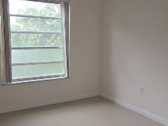 5th image of 365 NE 125th St APT 415