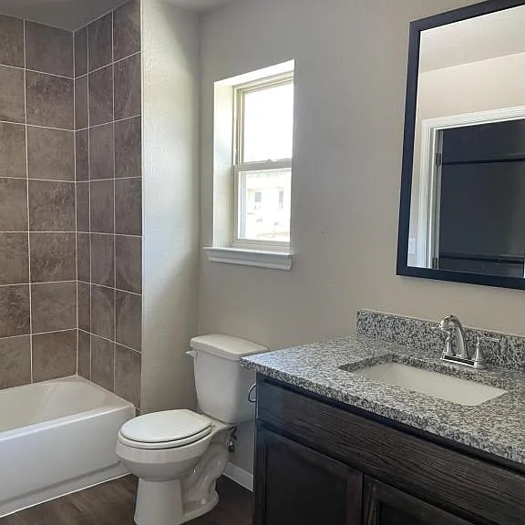 512 Raymond St — Photo 27