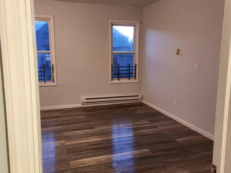 959 Grove St #B — Photo 3