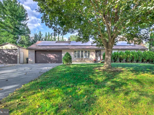 912 Perry Rd, Lititz, PA 17543