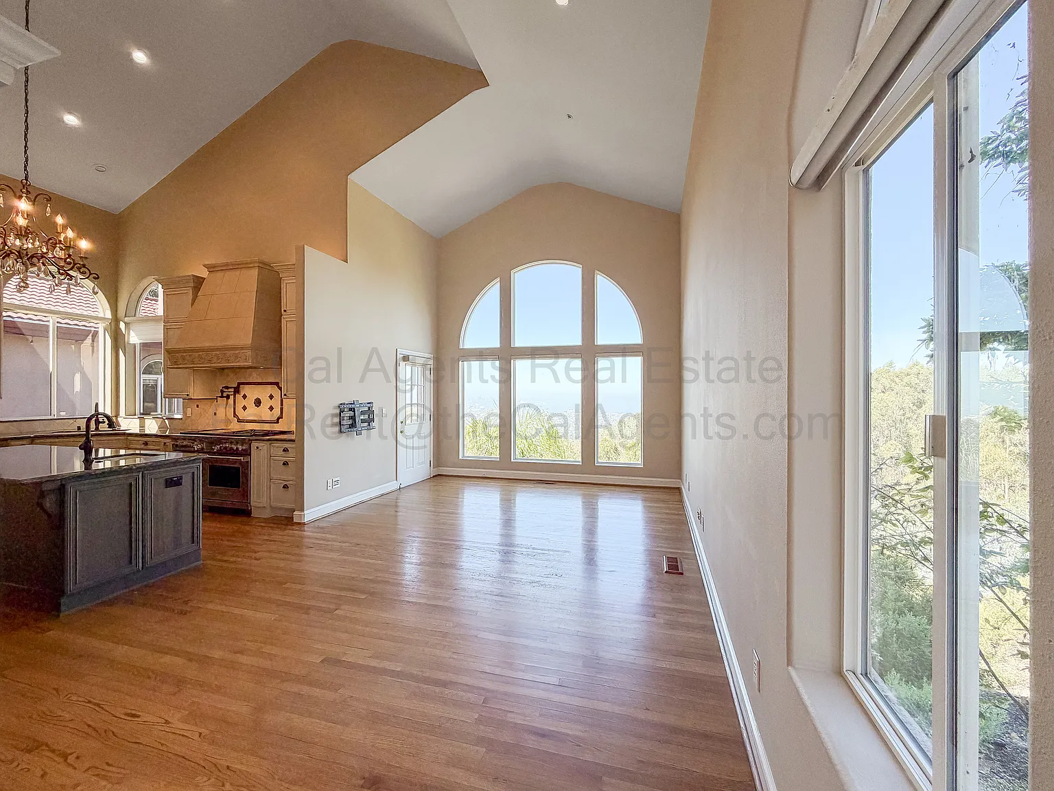 4 bed, 2896 sqft, $7,600 — Photo 4
