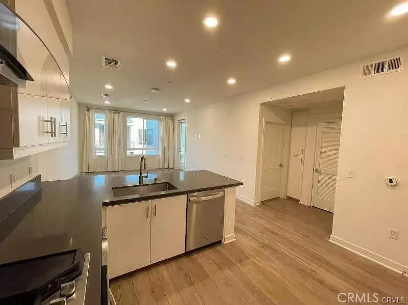 1 bed, 694 sqft, $2,800 — Photo 4