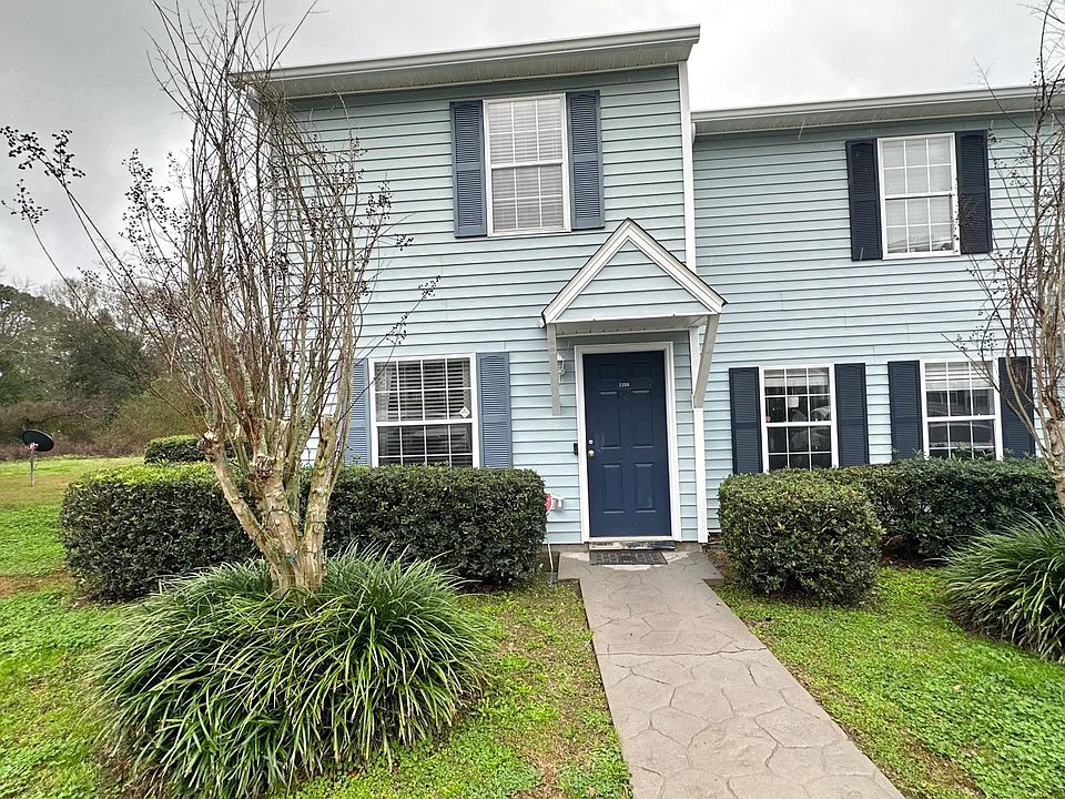 1st image of 2206 Timberwood Cir S