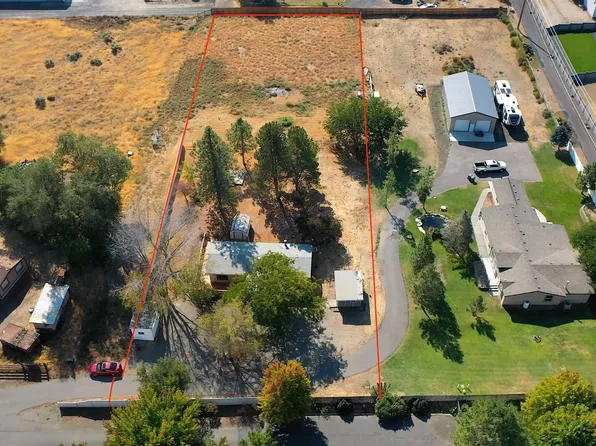 7606 Woodford Ln, West Richland, WA 99353