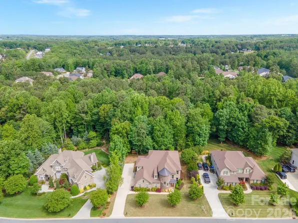 140 Bells Crossing Dr, Mooresville, NC 28117