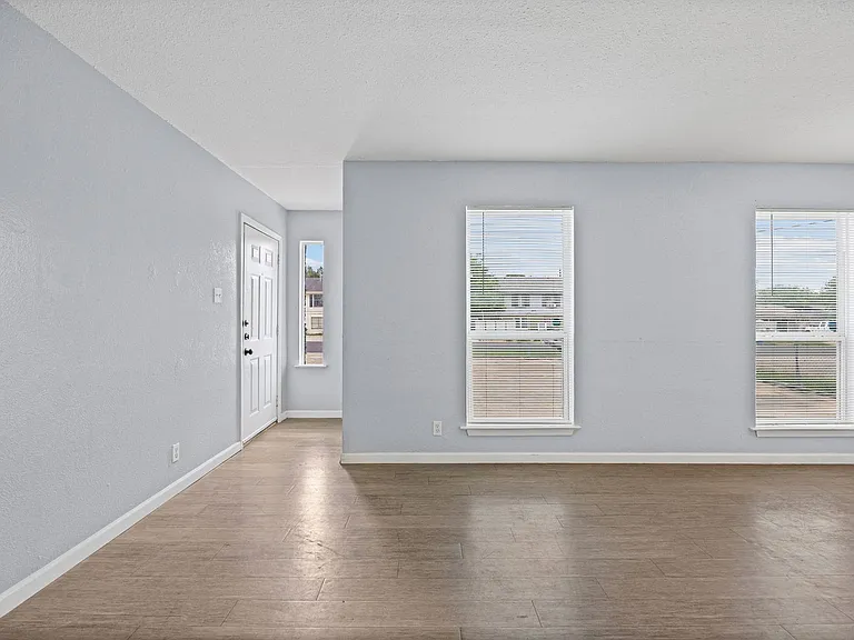 2615 Ektom Dr — Photo 13