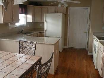 3rd image of 11 Julie Dr
