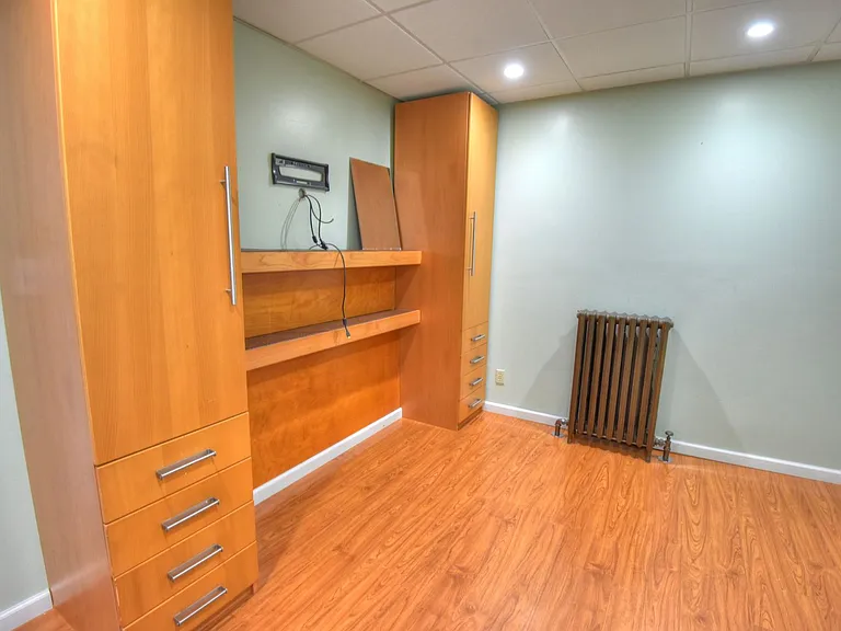 325 E Main St — Photo 8