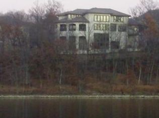 8149 Clearwater Point, Parkville, MO 64152