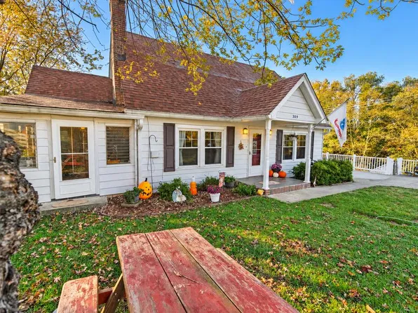 309 Water St, Hillsville, VA 24343