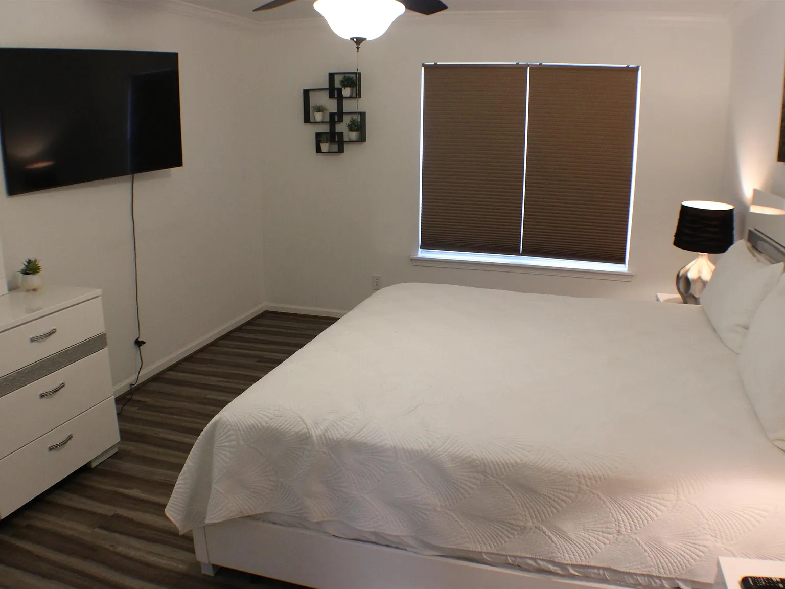 3 bed, 2.0 bath, $1,995 — Photo 4