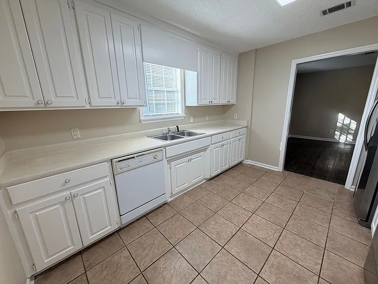 4104 Bridle Ridge Dr — Photo 10