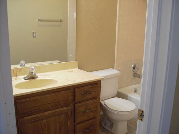 3104, Bath Upstairs_02172014