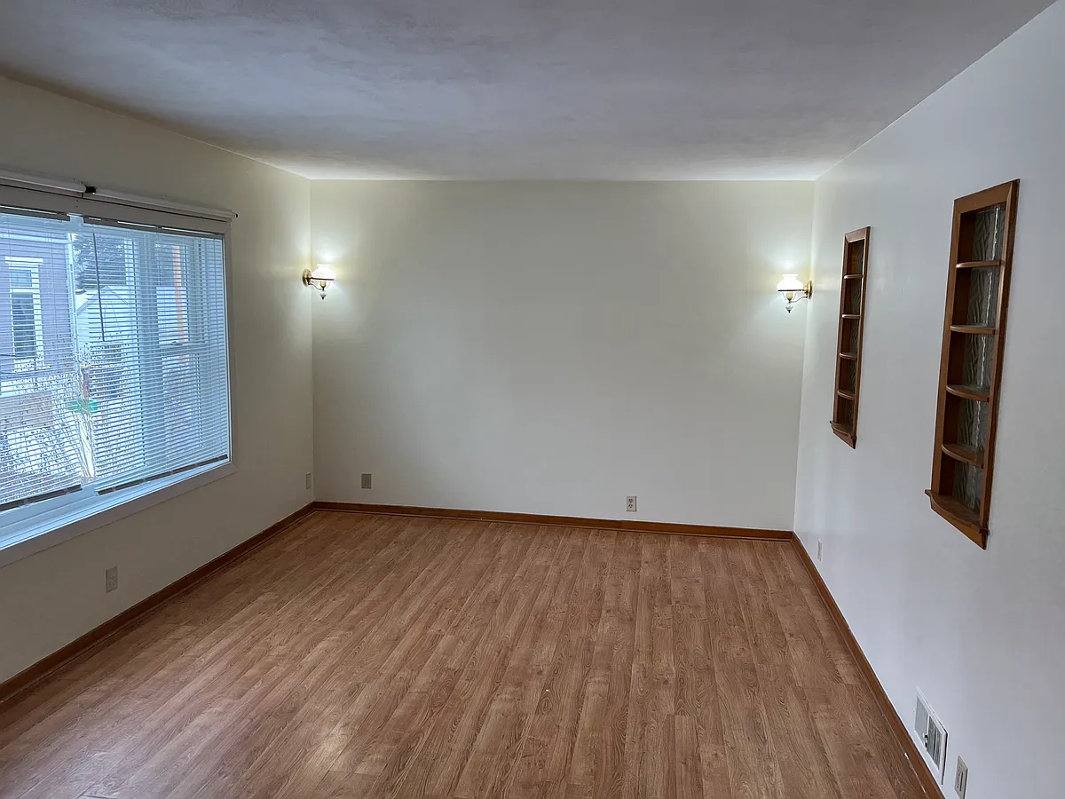 Building Photo - 209 2nd St NW #1-2