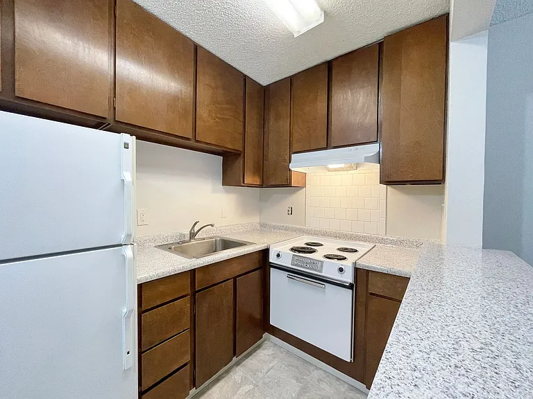 2712 O Street — Photo 13