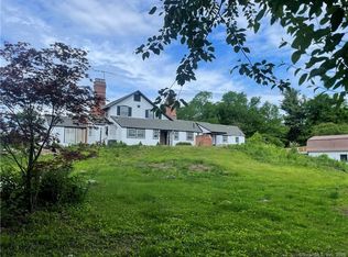 33 Bagburn Rd, Monroe, CT 06468