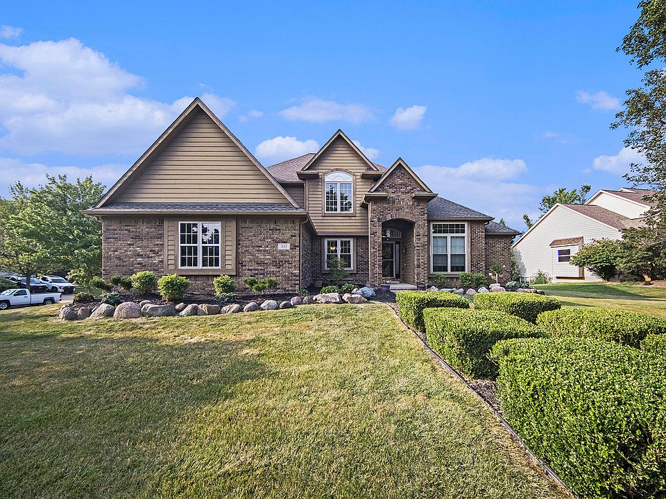 1st image of 335 E Castlebury Cir