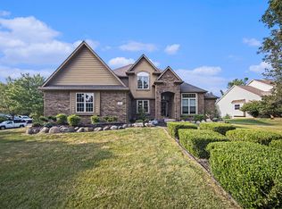 335 E Castlebury Cir, Saline, MI 48176