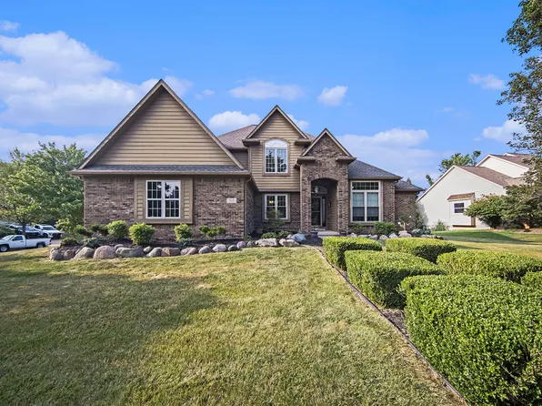 335 E Castlebury Cir, Saline, MI 48176