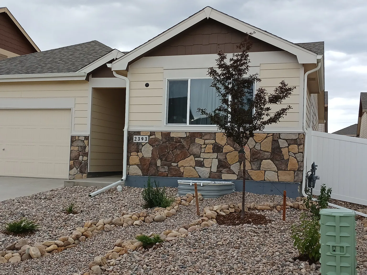 5 bed, 2557 sqft, $2,700 — Photo 2