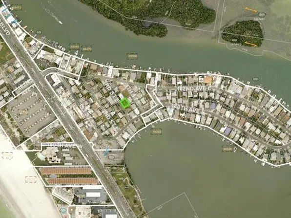 3 Redington Dr, Redington Shores, FL 33708