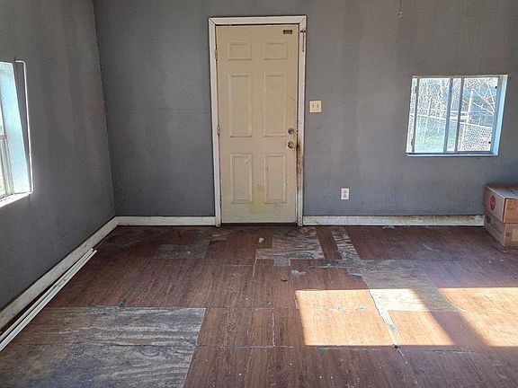 2nd image of 612 W 16th Ave