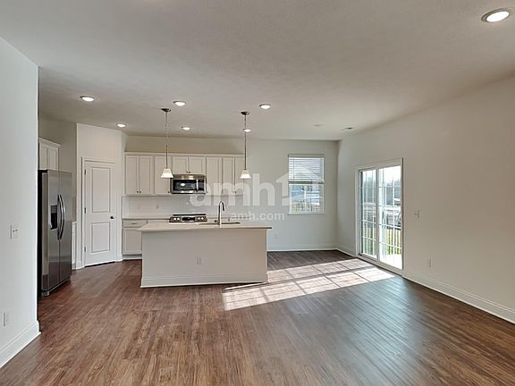 4th image of 8428 Merlin Dr