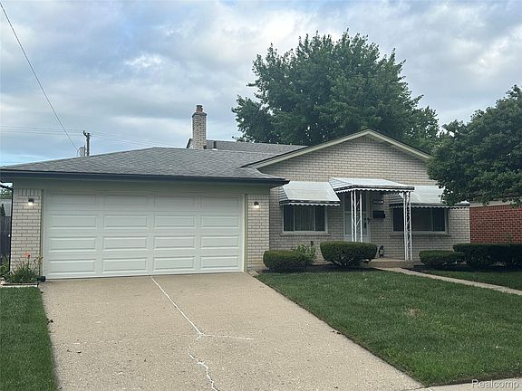 2nd image of 32812 Columbus Dr