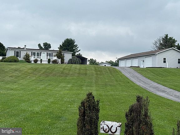 3rd image of 472 Scotch Pine Rd