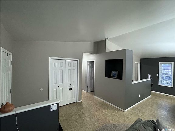 5th image of 46 Baun St